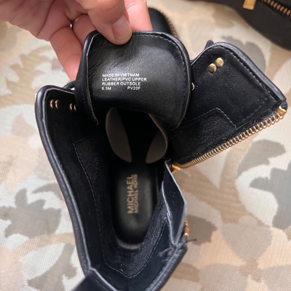 Michael Kors - Picture 3 of 4